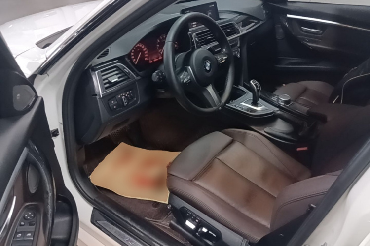 BMW 3 Series 2019 car image #16
