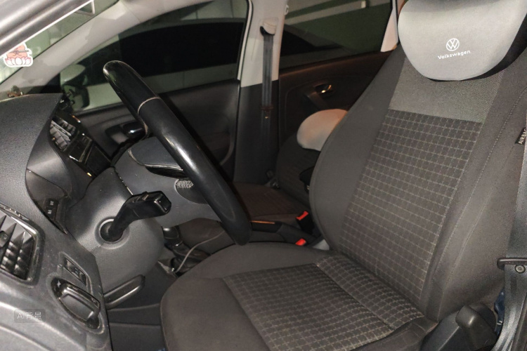 Volkswagen Polo 2017 car image #17