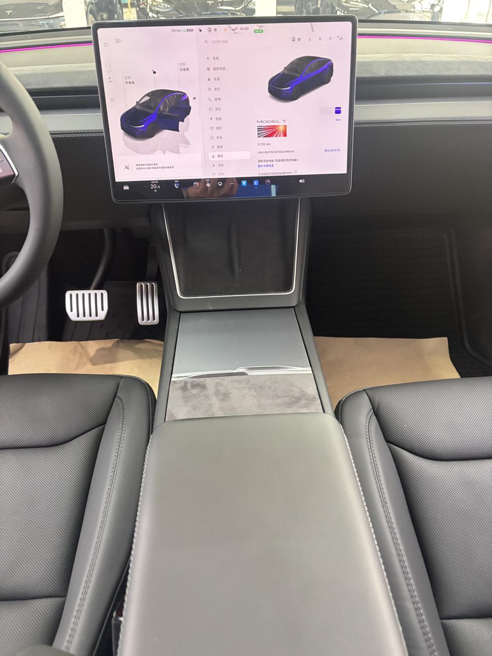Tesla Model Y 2025 #4 Tesla Model Y 2025 car image #4
