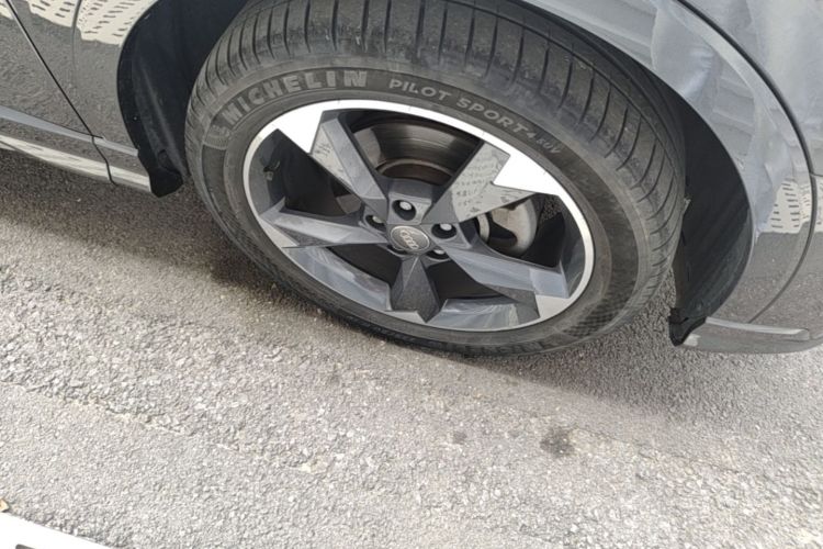 Audi Q3 2019 car image #9