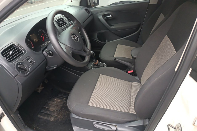 Volkswagen Polo 2018 car image #15