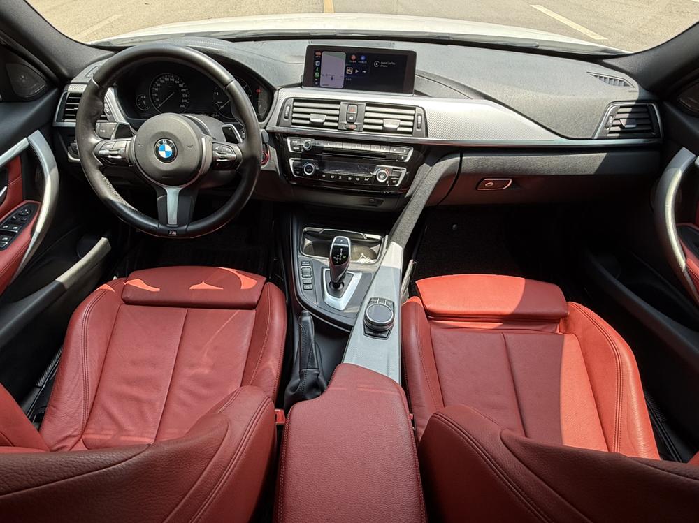 BMW 3 Series 2019 car image #9