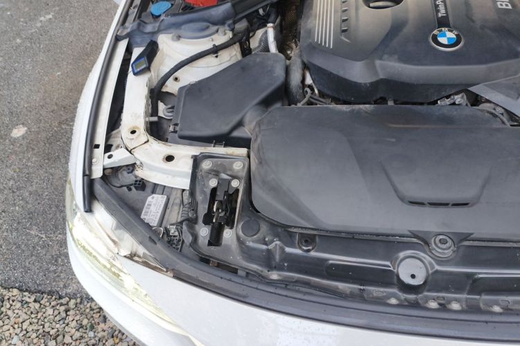BMW 3 Series 2018 car image #24