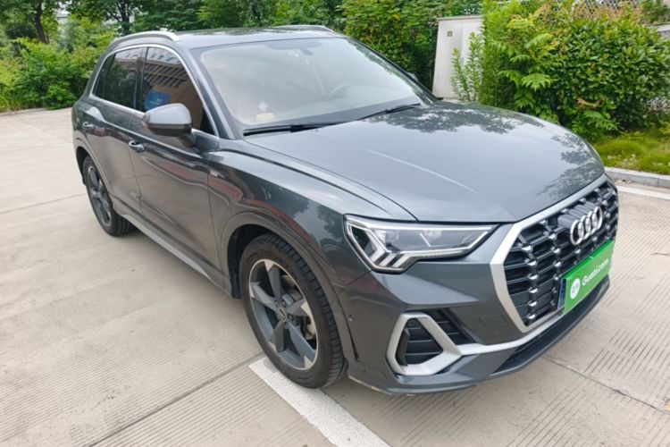 Audi Q3 2022 car image #4