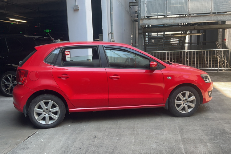 Volkswagen Polo 2012 car image #7