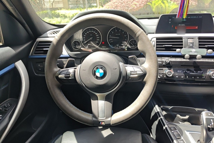 BMW 3 Series 2019 car image #15