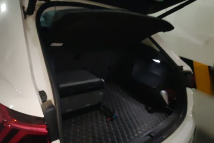 Audi Q3 2020 car image #17