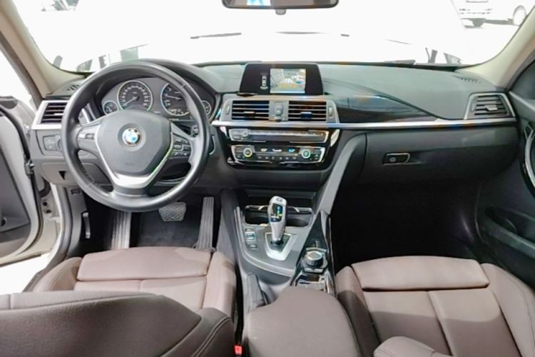 BMW 3 Series 2017 car image #10