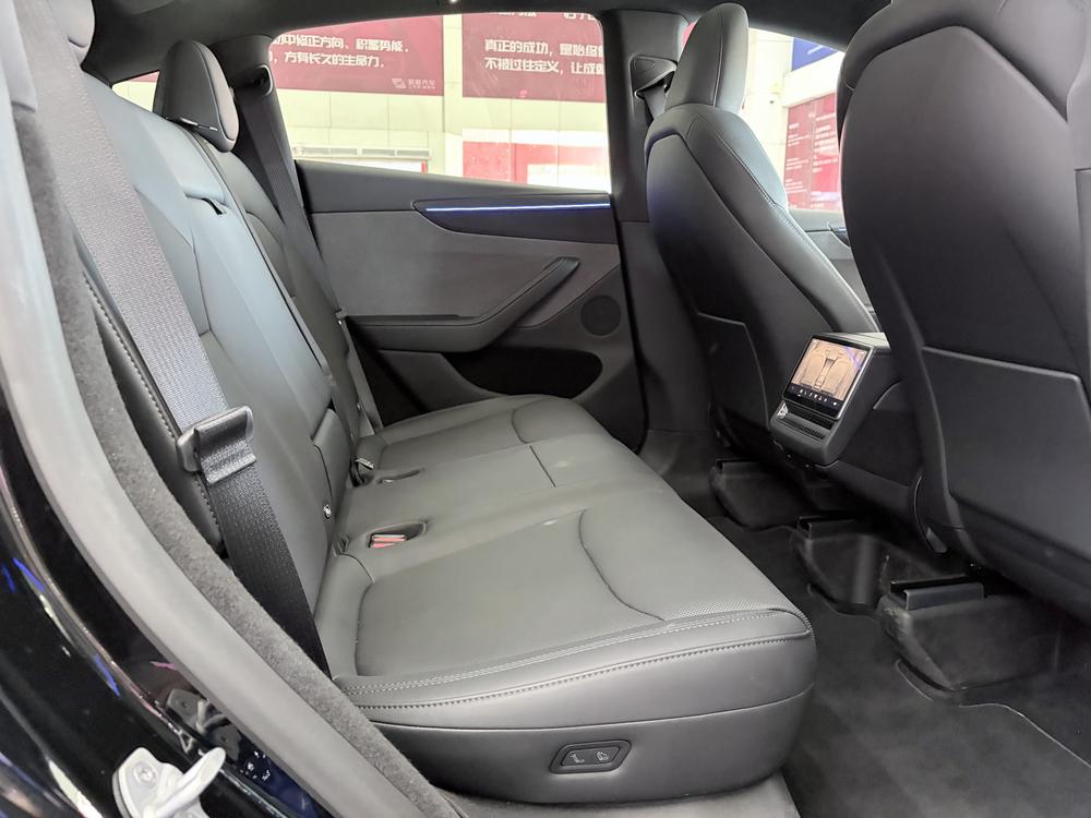 Tesla Model Y 2026 #19 Tesla Model Y 2026 car image #19