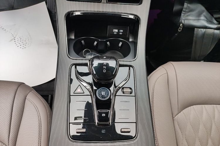 BYD Han 2024 car image #18