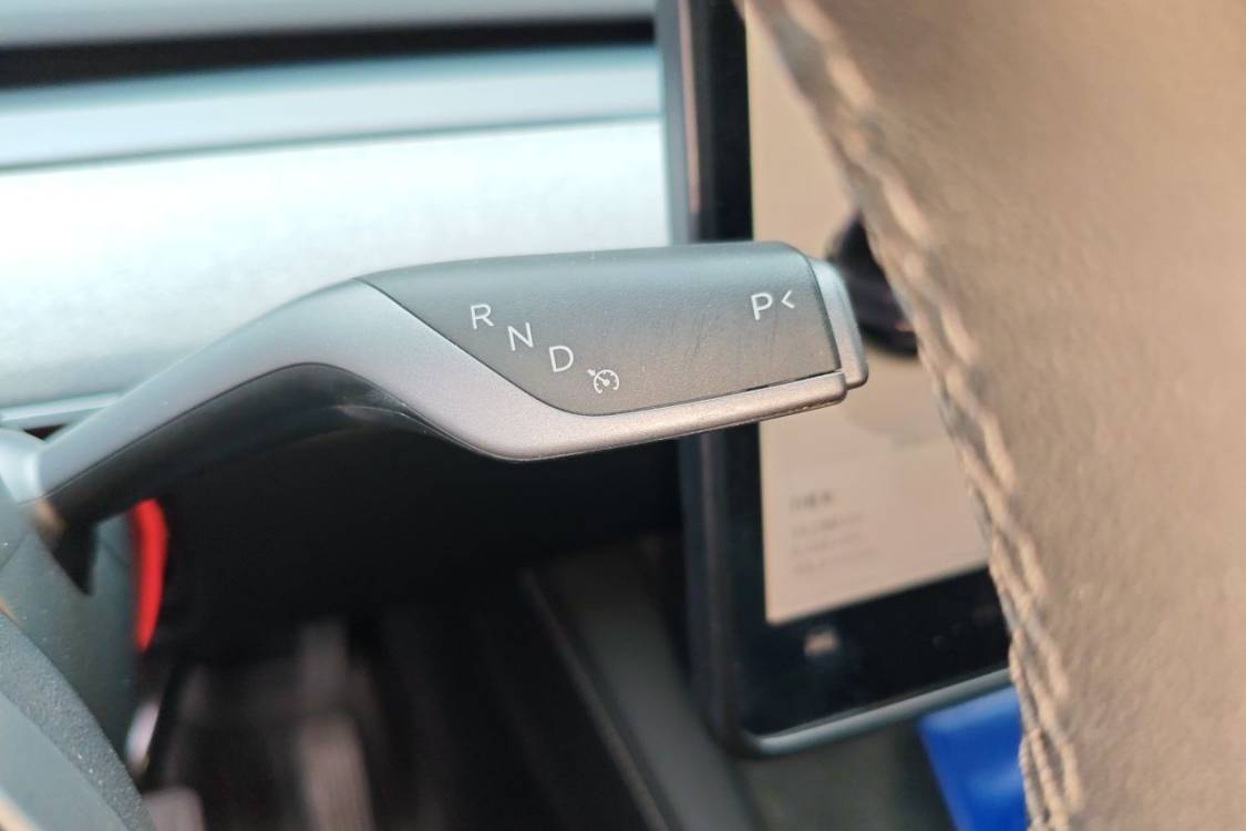 Tesla Model Y 2024 car image #27