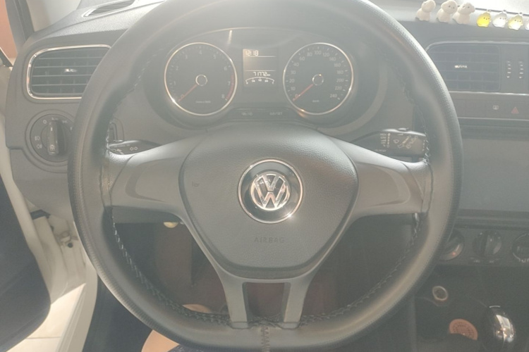 Volkswagen Polo 2015 #11 Volkswagen Polo 2015 car image #11