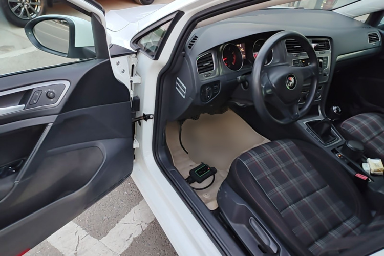 Volkswagen Golf 2016 car image #16