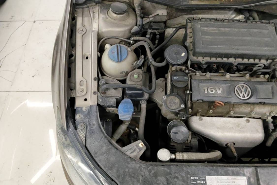 Volkswagen Bora 2014 car image #11