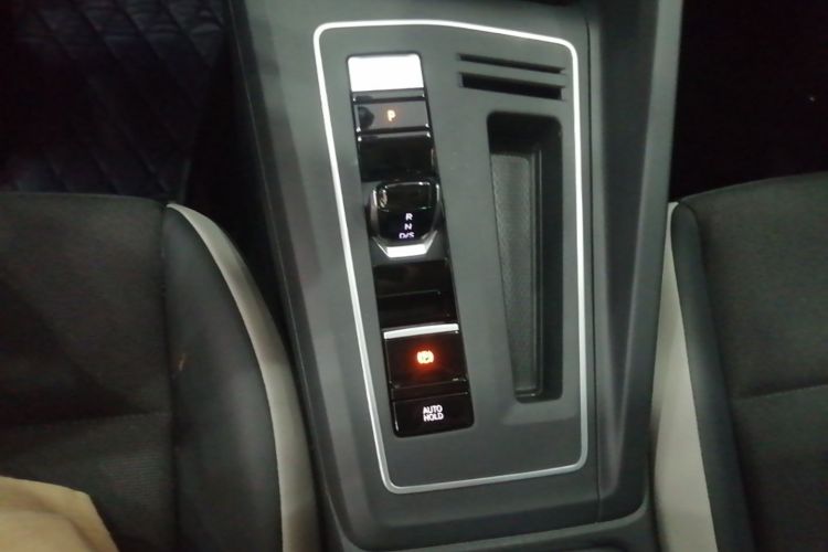 Volkswagen Golf 2024 car image #14