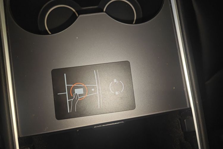 Tesla Model Y 2024 car image #9
