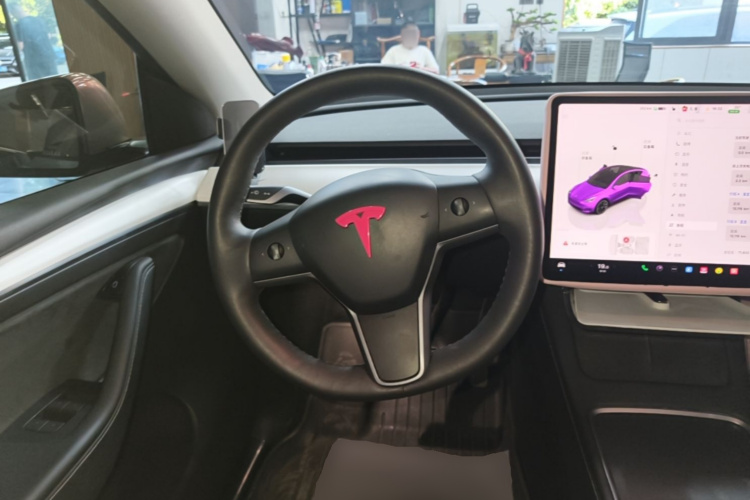 Tesla Model Y 2022 car image #11