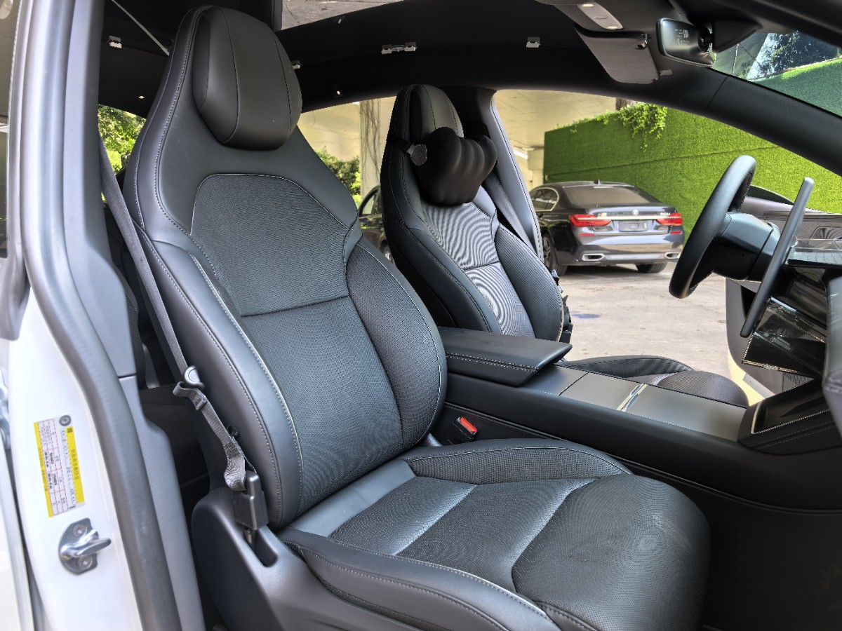Tesla Model Y L 2025 #7 Tesla Model Y L 2025 car image #7
