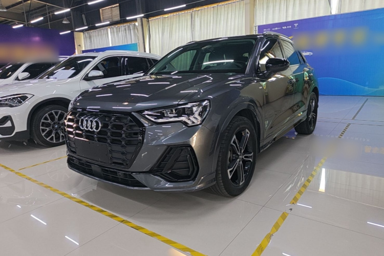 Audi Q3 2020 car image #2