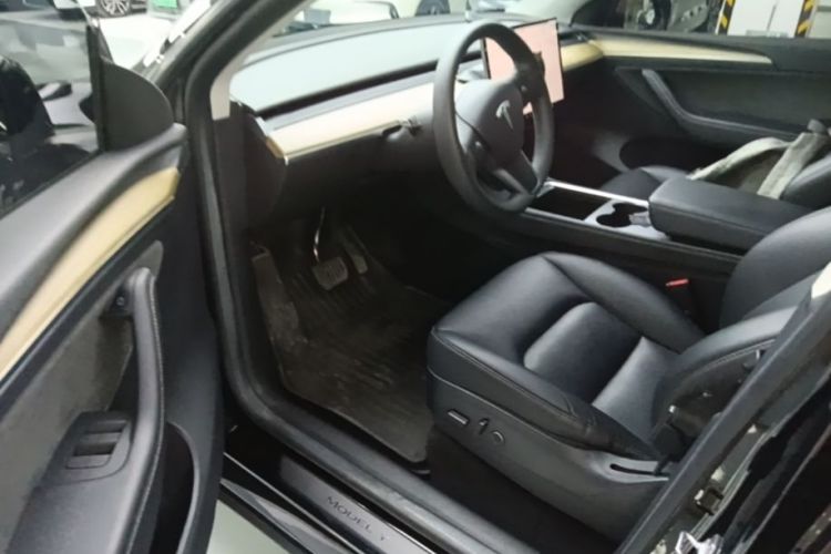 Tesla Model Y 2023 #16 Tesla Model Y 2023 car image #16