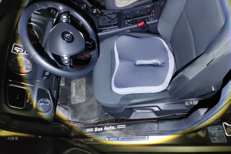 Volkswagen Golf 2019 car image #17