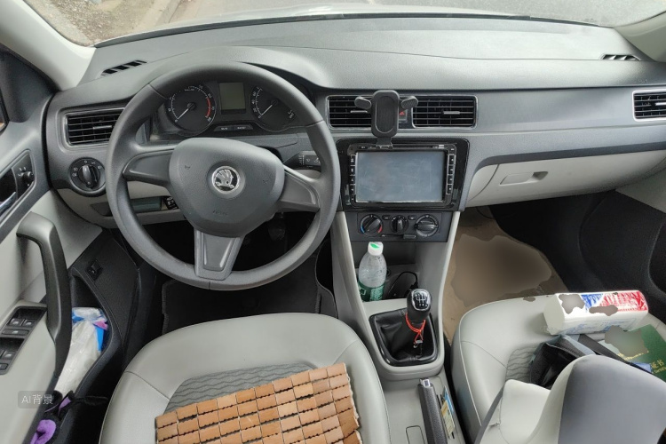 Skoda Rapid 2014 #11 Skoda Rapid 2014 image de voiture #11