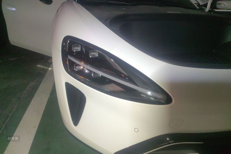 MI SU7 2025 immagine di auto #8
