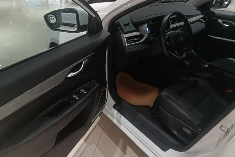 GEELY Emgrand 2019 #16 GEELY Emgrand 2019 car image #16