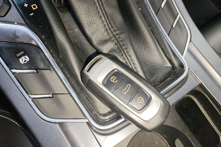 GEELY Emgrand 2019 car image #9