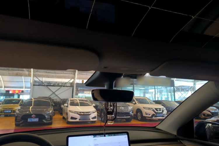 Tesla Model Y 2022 car image #18
