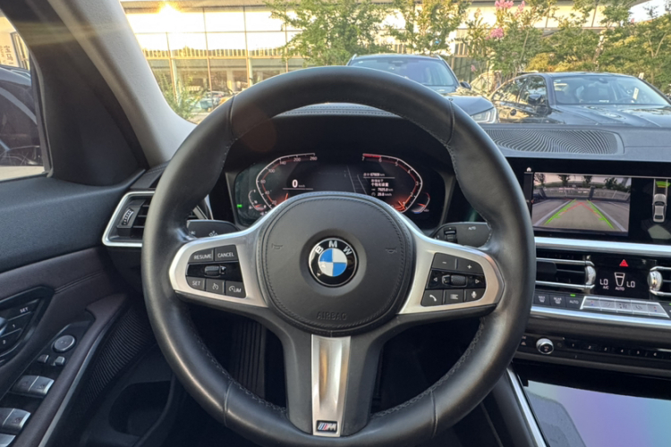 BMW 3 Series 2020 car image #19