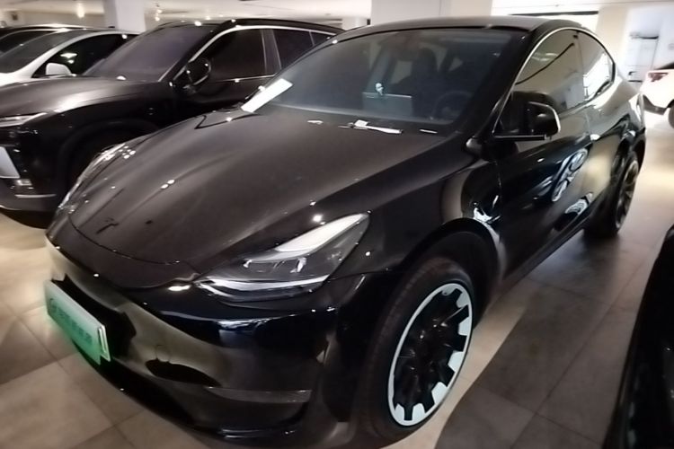 Tesla Model Y 2023 #2 Tesla Model Y 2023 car image #2