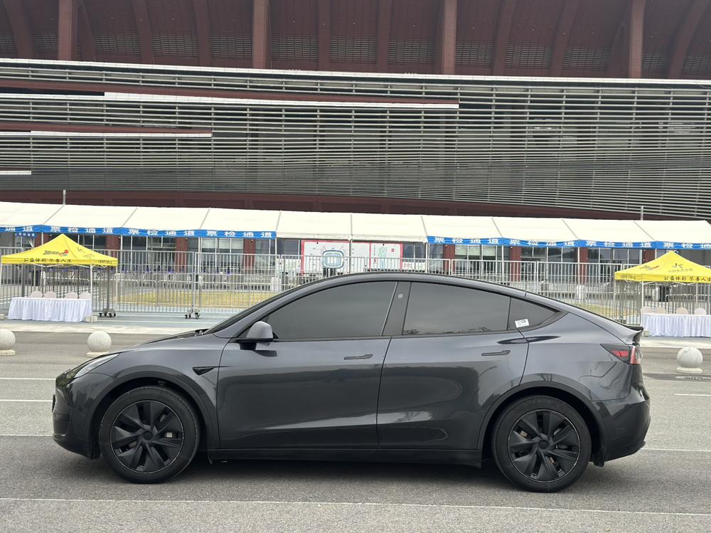 Tesla Model Y 2024 #4 Tesla Model Y 2024 car image #4