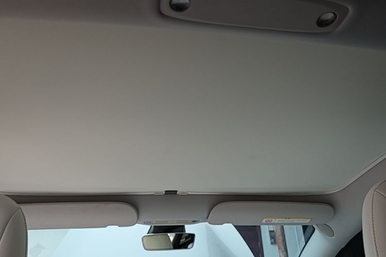 Tesla Model 3 2022 car image #18