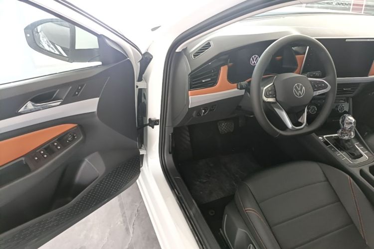 Volkswagen Bora 2026 car image #16