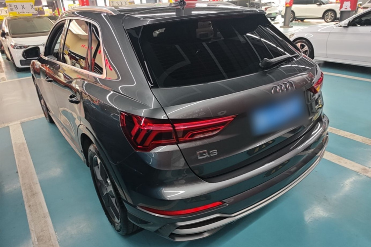 Audi Q3 2023 car image #5