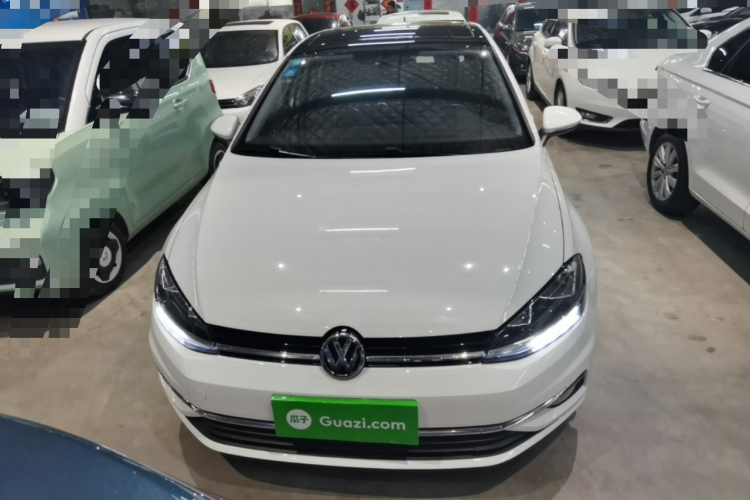 Volkswagen Golf 2020 car image #3