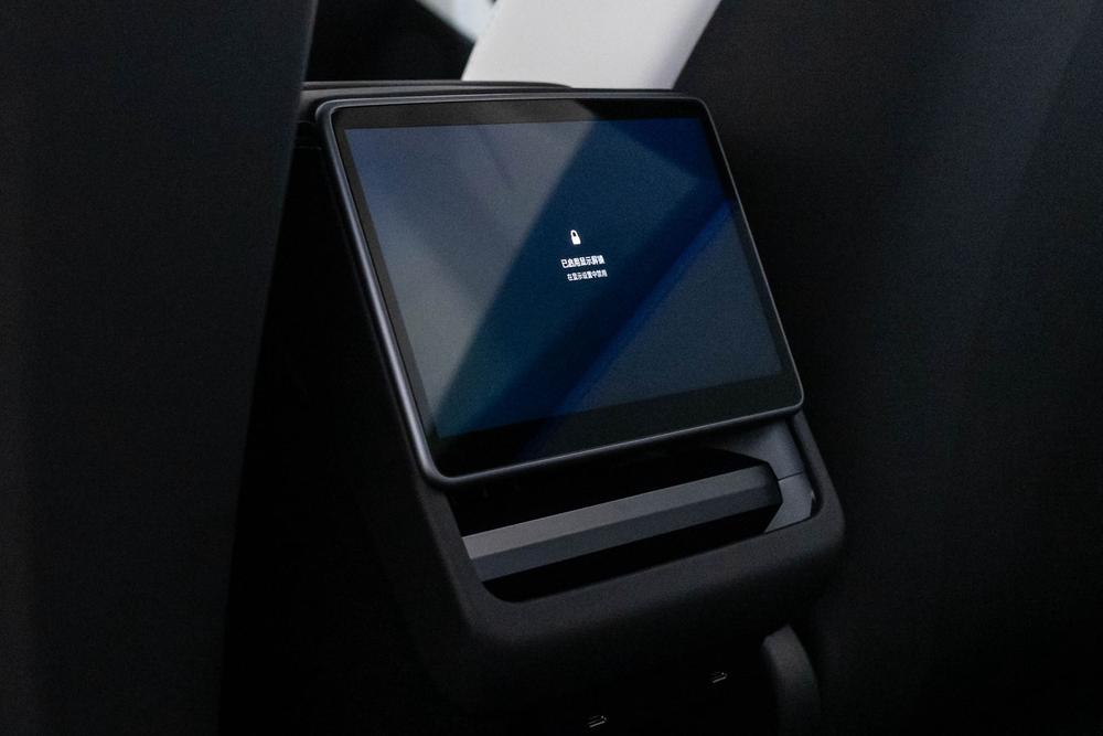 Tesla Model 3 2026 car image #7