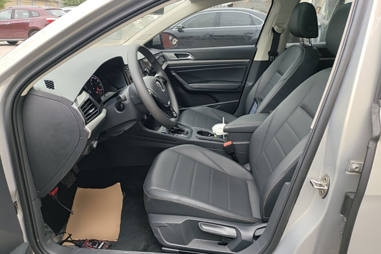 Volkswagen Lavida 2019 car image #15