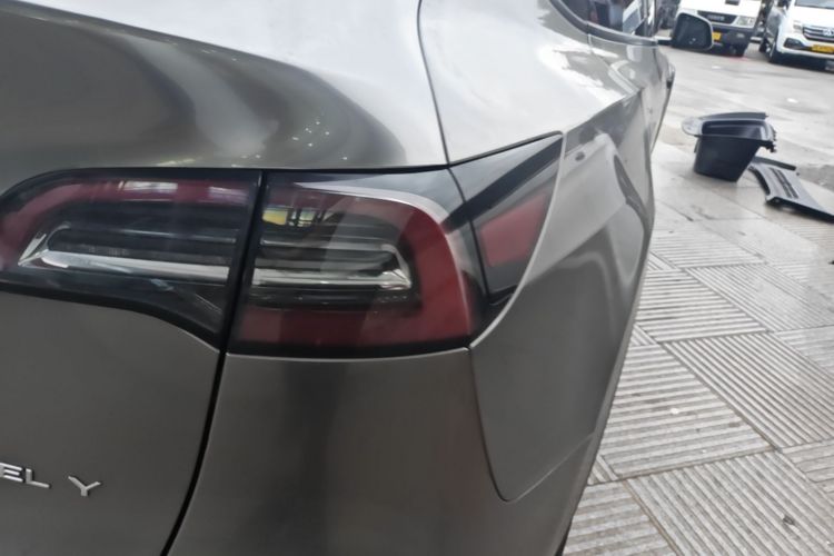 Tesla Model Y 2021 car image #8