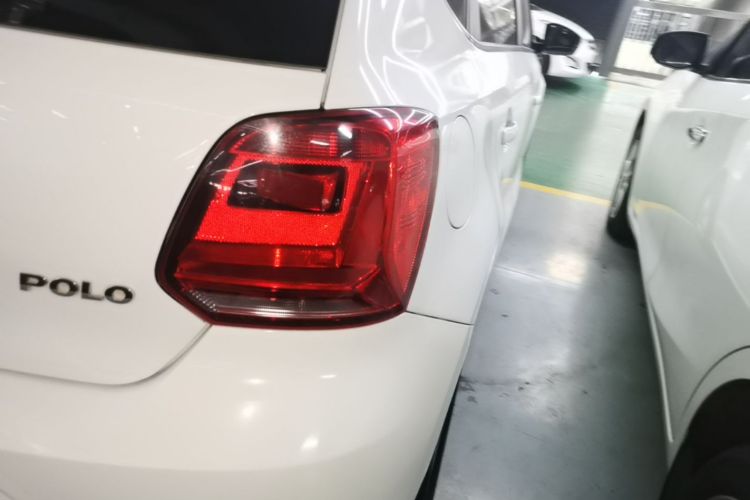 Volkswagen Polo 2018 car image #8