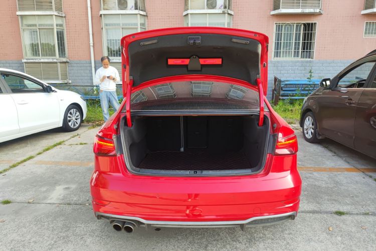 Audi A3 2019 car image #19