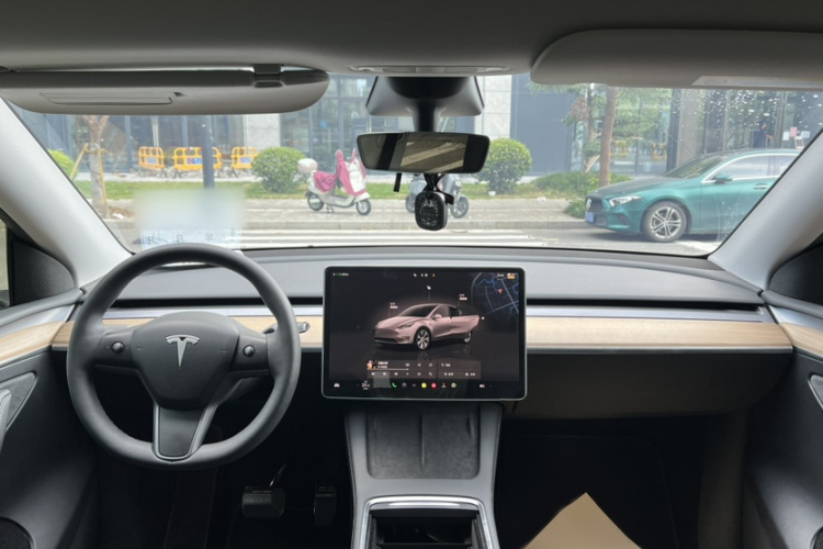 Tesla Model Y 2023 #11 Tesla Model Y 2023 car image #11