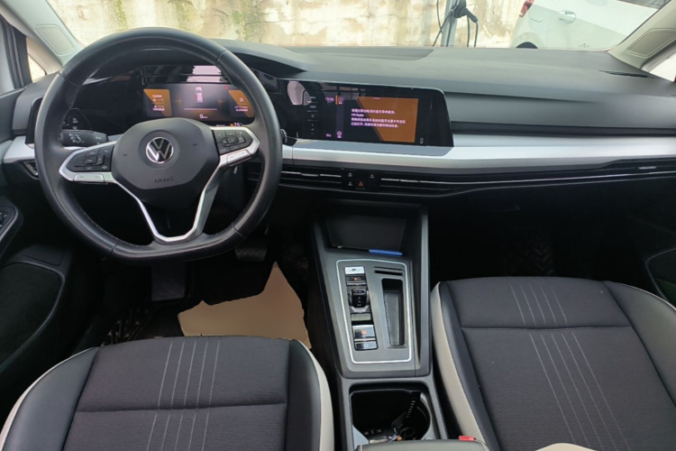 Volkswagen Golf 2021 car image #10