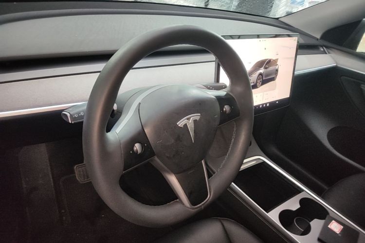 Tesla Model Y 2024 #11 Tesla Model Y 2024 car image #11