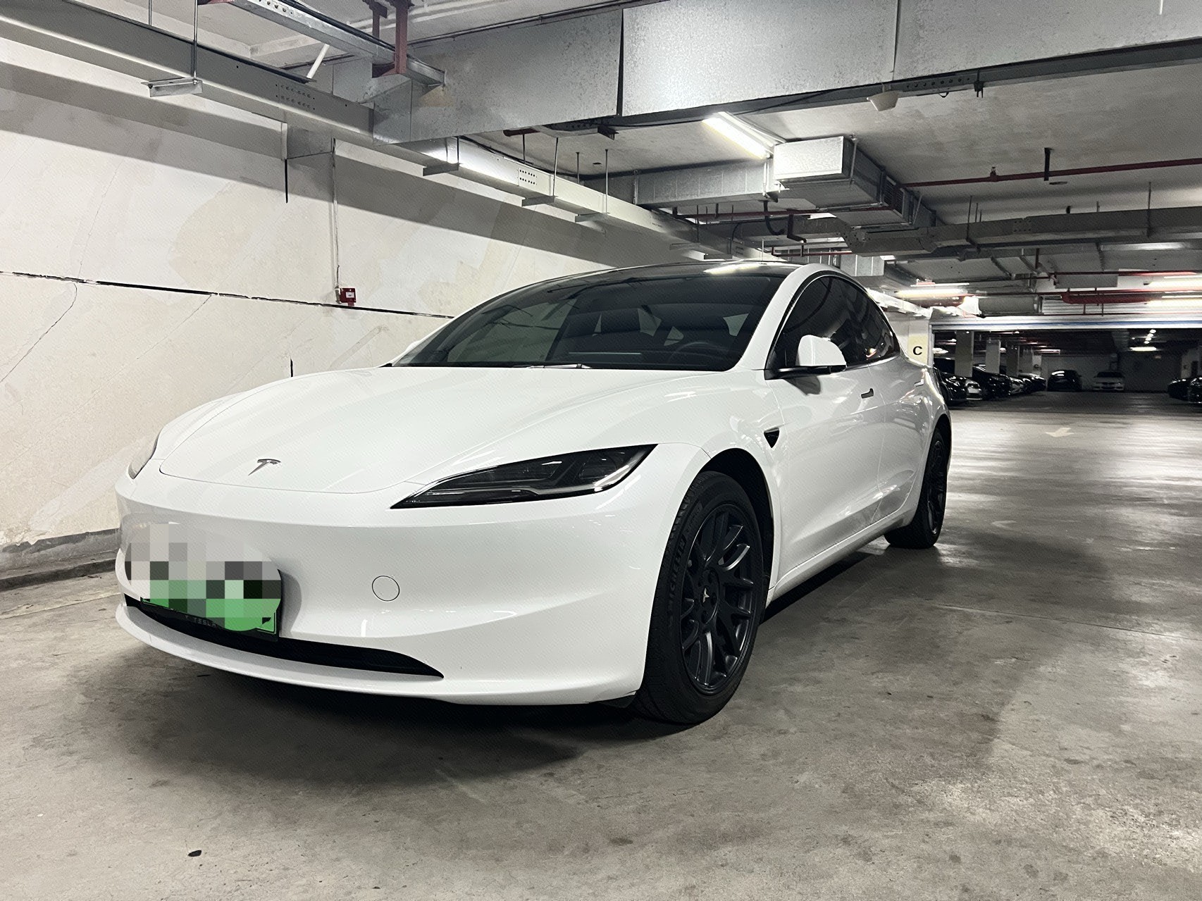 Tesla Model 3 2024 immagine di auto 