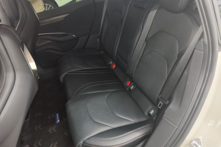 MI SU7 2024 car image #17