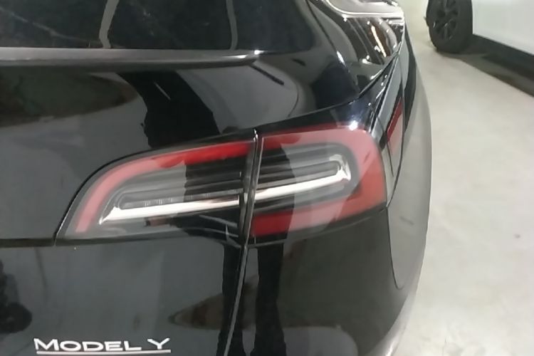 Tesla Model Y 2022 #8 Tesla Model Y 2022 car image #8