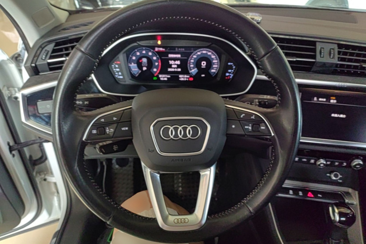 Audi Q3 2019 #11 Audi Q3 2019 car image #11