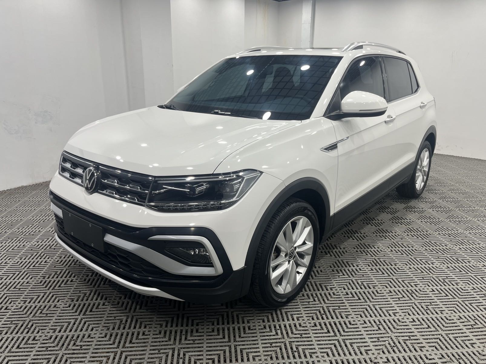 Volkswagen T-Cross 2022 car image 